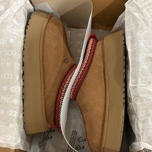 UGG size 7 Tazz II chestnut platform